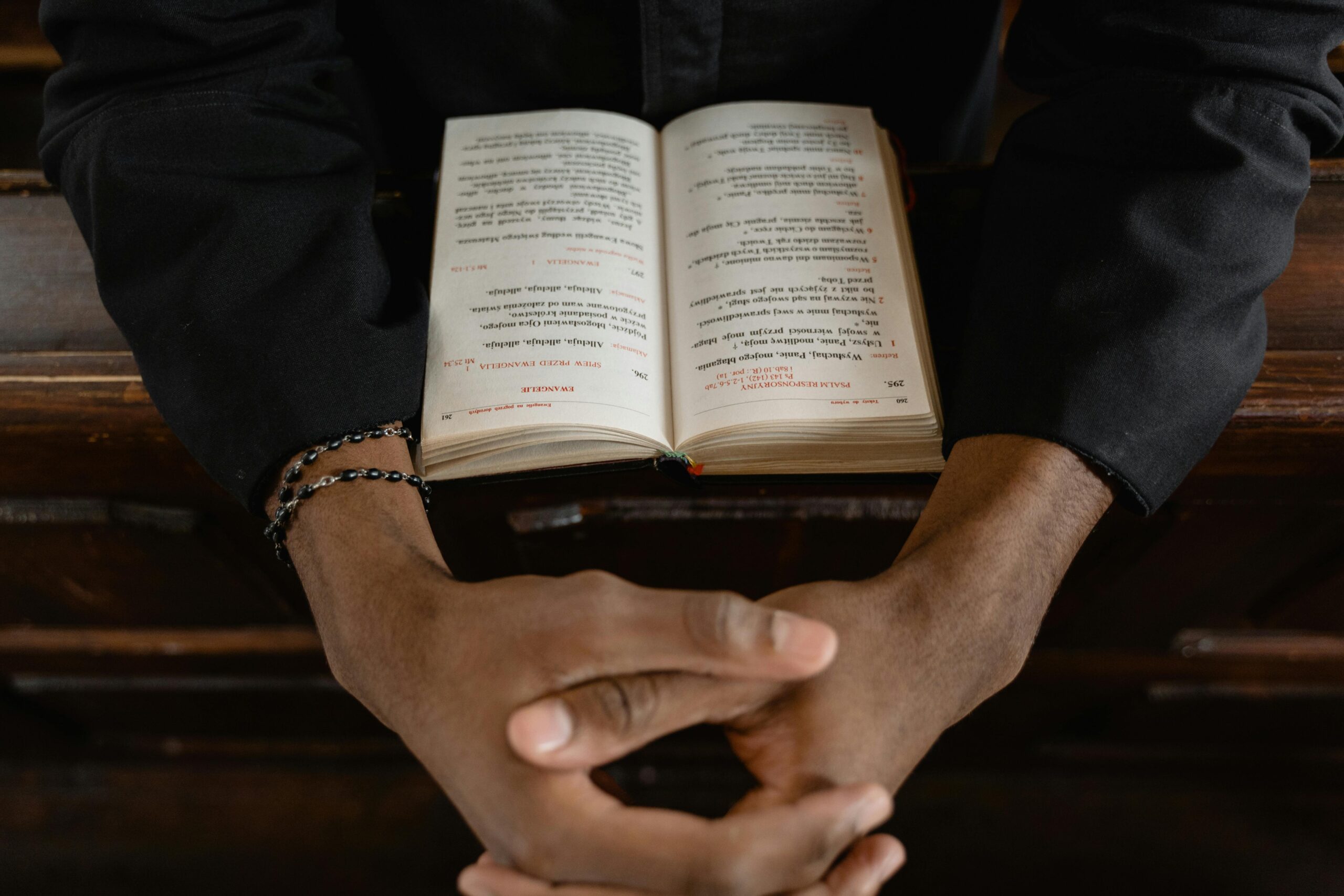 A obediência gera bênção: Versículos e reflexões para sua jornada espiritual