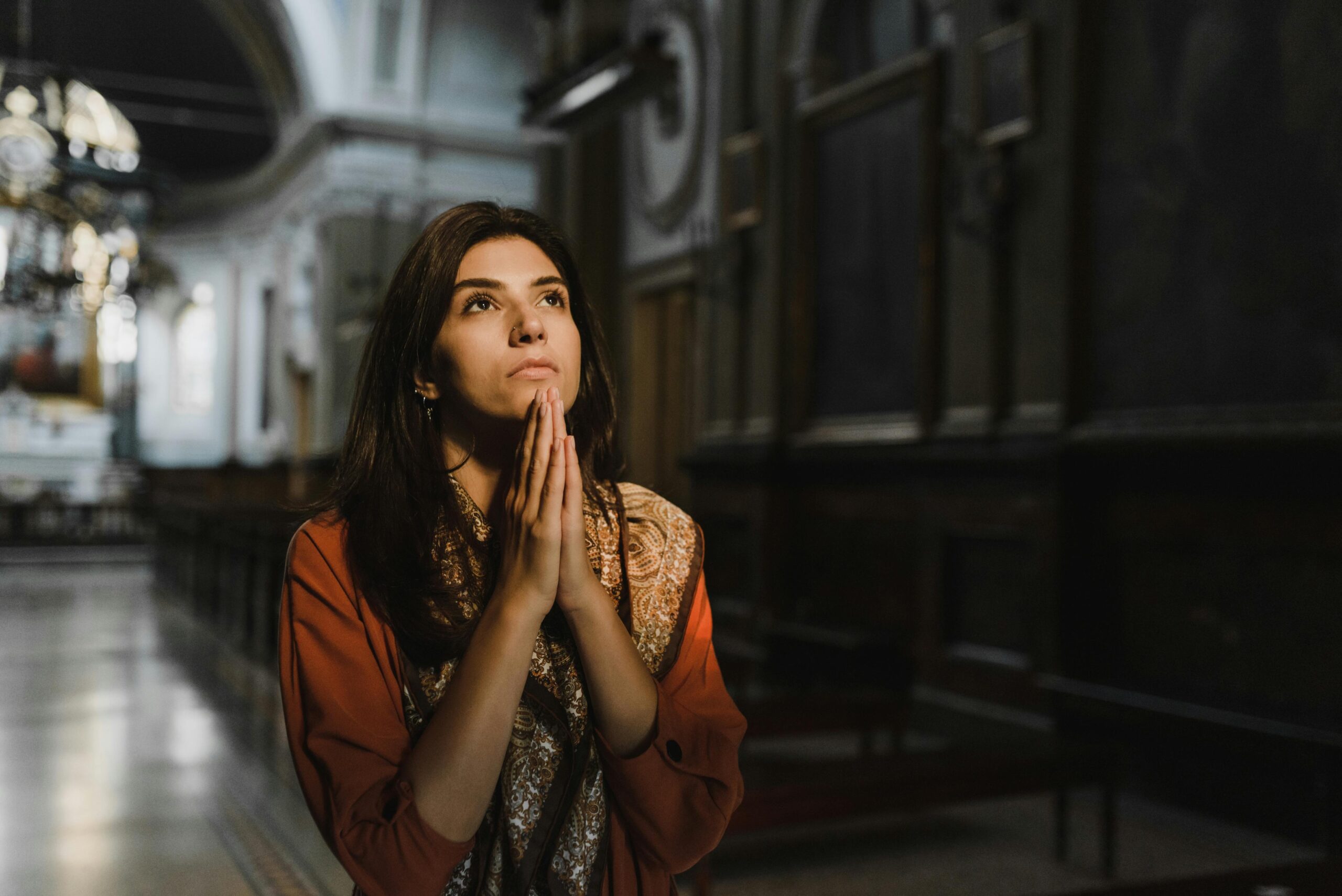 Cientistas sociais há muito tempo descobriram que as mulheres tendem a ser mais religiosas que os homens – mas a Geração Z pode apresentar uma mudança | Fé |