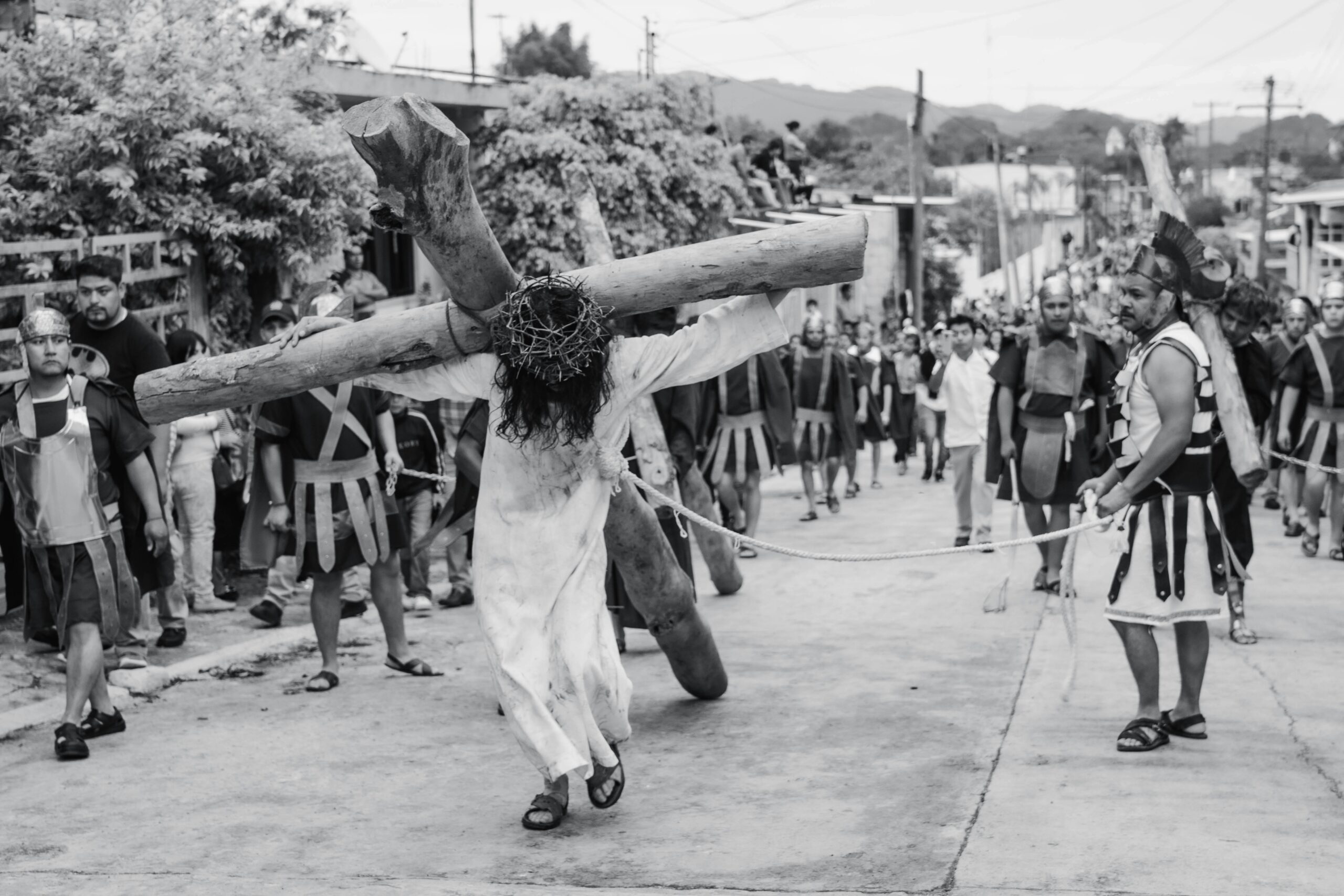 Quem Ajudou Jesus a Carregar a Cruz: Uma História de Compaixão e Fé