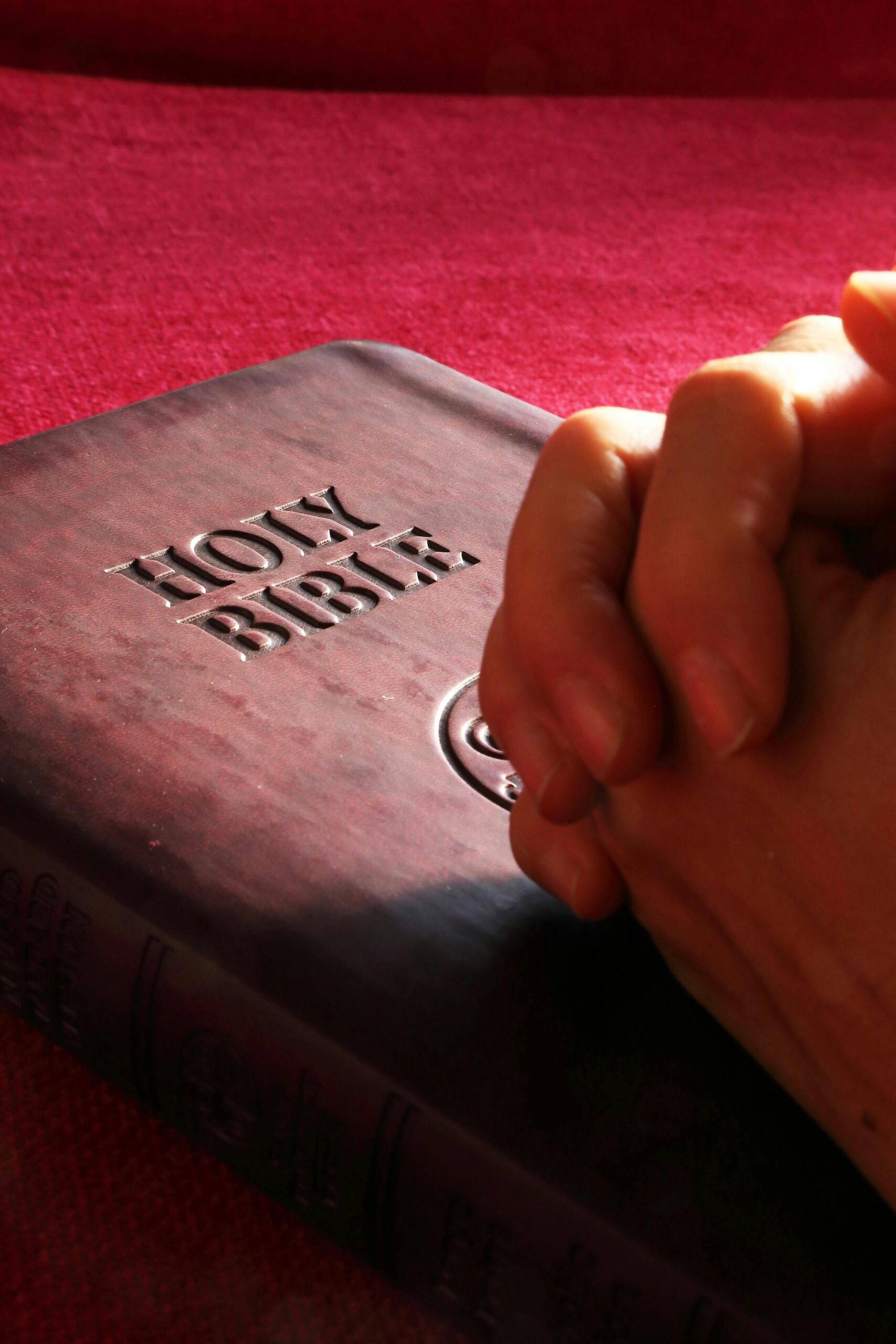 Meu chefe disse que minha religião está errada e que eu deveria entrar na igreja deles – e agora?